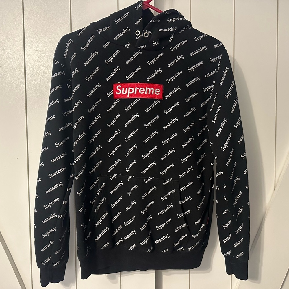 Men’s Supreme Hoodie. Size Medium